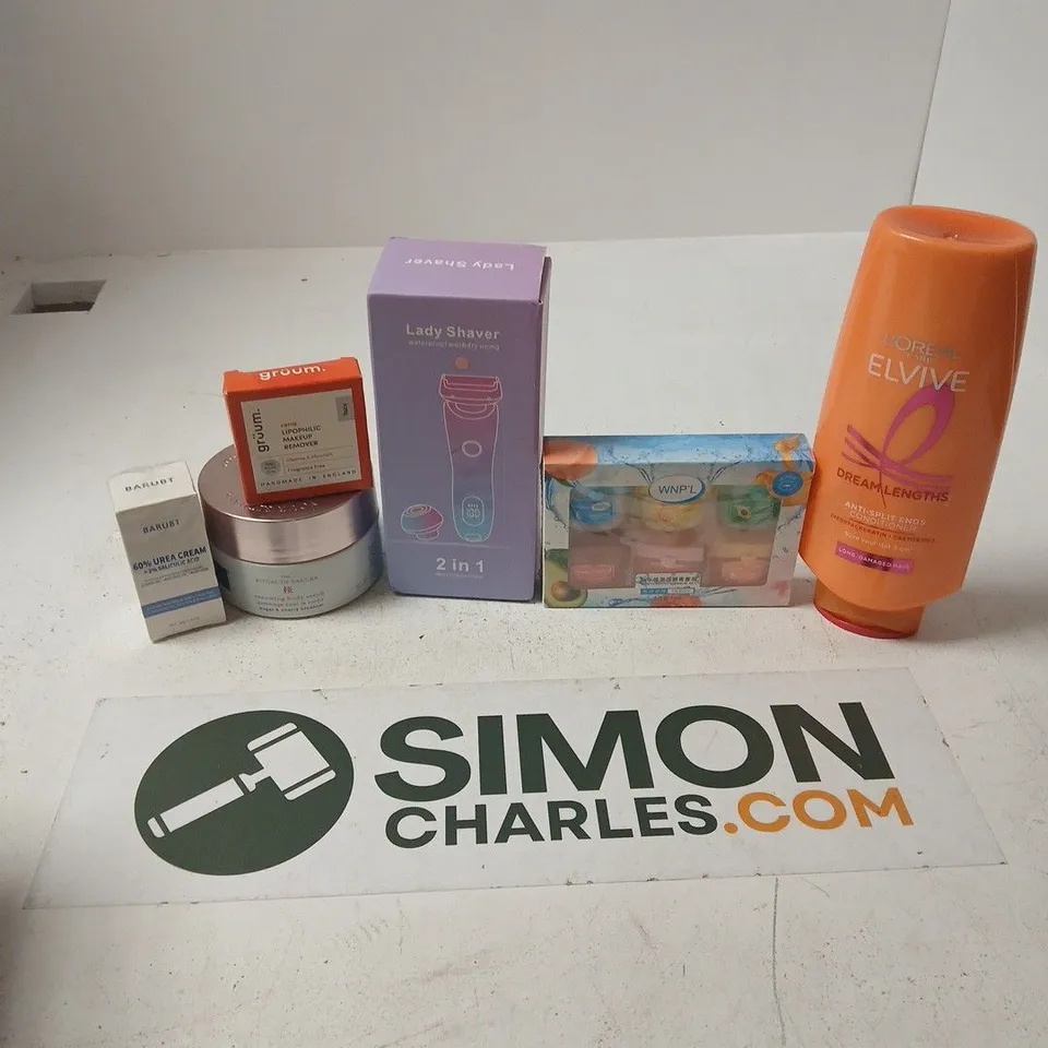 APPROXIMATELY 15 ASSORTED HEALTH & BEAUTY PRODUCTS TO INCLUDE LOREAL ELVIVE CONDITIONER, LADY SHAVER, RITUALS BODY SCRUB, ETC - COLLECTION ONLY