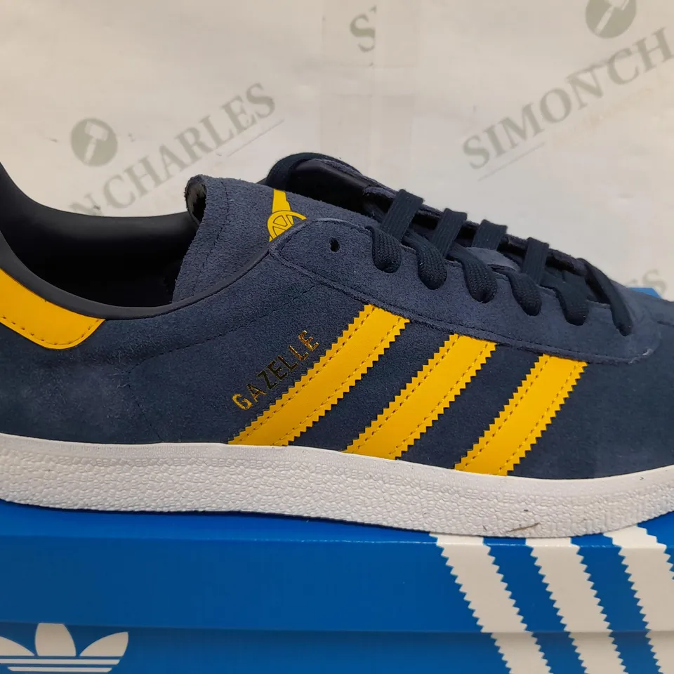 BOXED PAIR OF ADIDAS MENS GAZELLE ORIGINALS IN NAVY/YELLOW - UK 9.5
