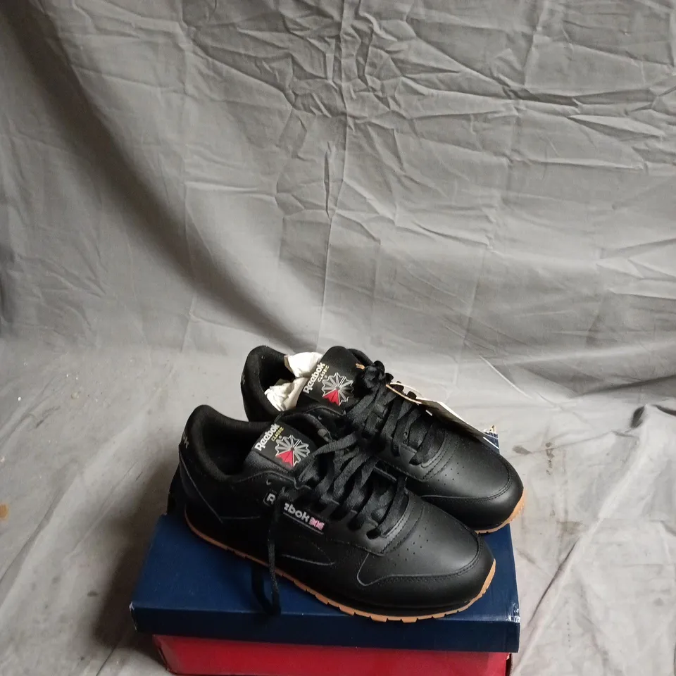 REEBOK CLASSIC LEATHER UNISEX RUNNING SHOES – BLACK, UK 8 (EU 42)