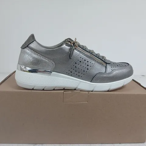 BOXED PAIR OF WOMENS GREY METALLIC LEATHER TRAINERS WITH SIDE ZIP - UK SIZE 4