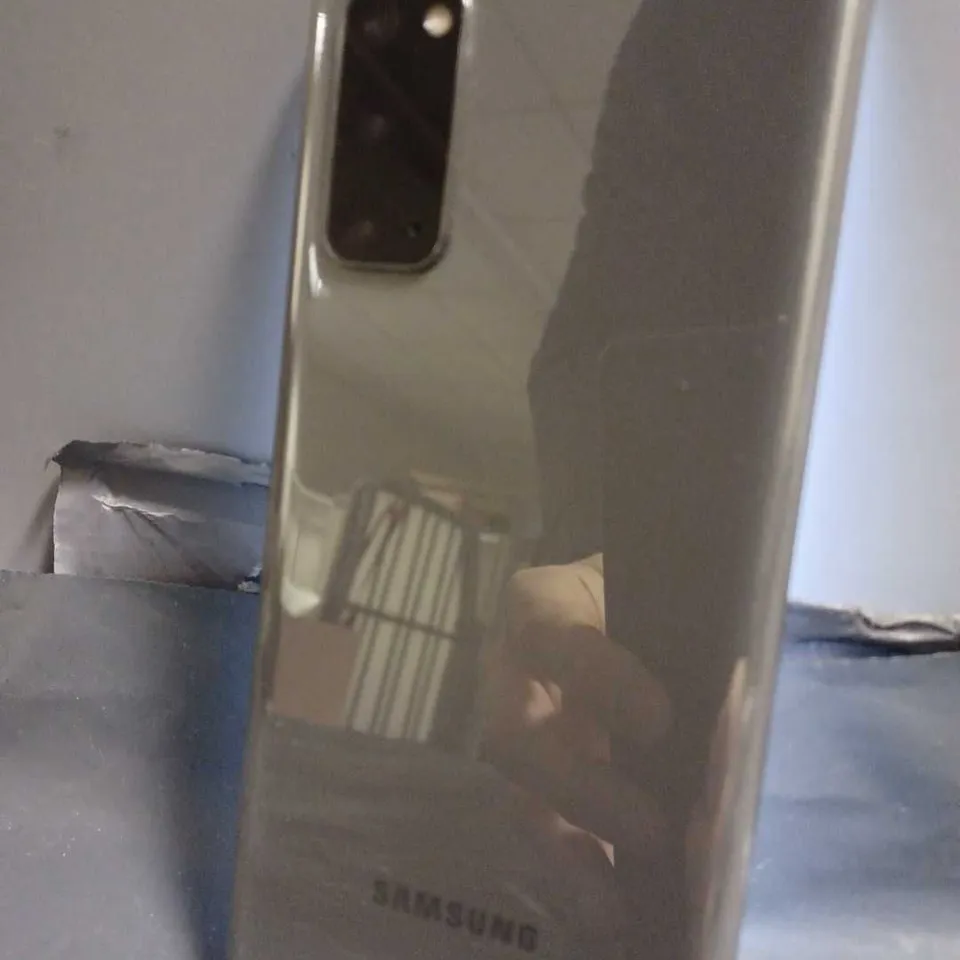 SAMSUNG GALAXY S20