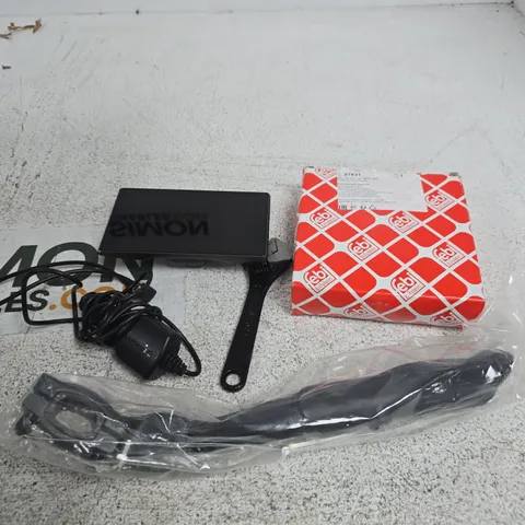 APPROXIMATELY 10 ASSORTED VEHICLE PARTS/ACCESSORIES TO INCLUDE SAT NAV, MOUNTING KIT, TOOLS ETC 