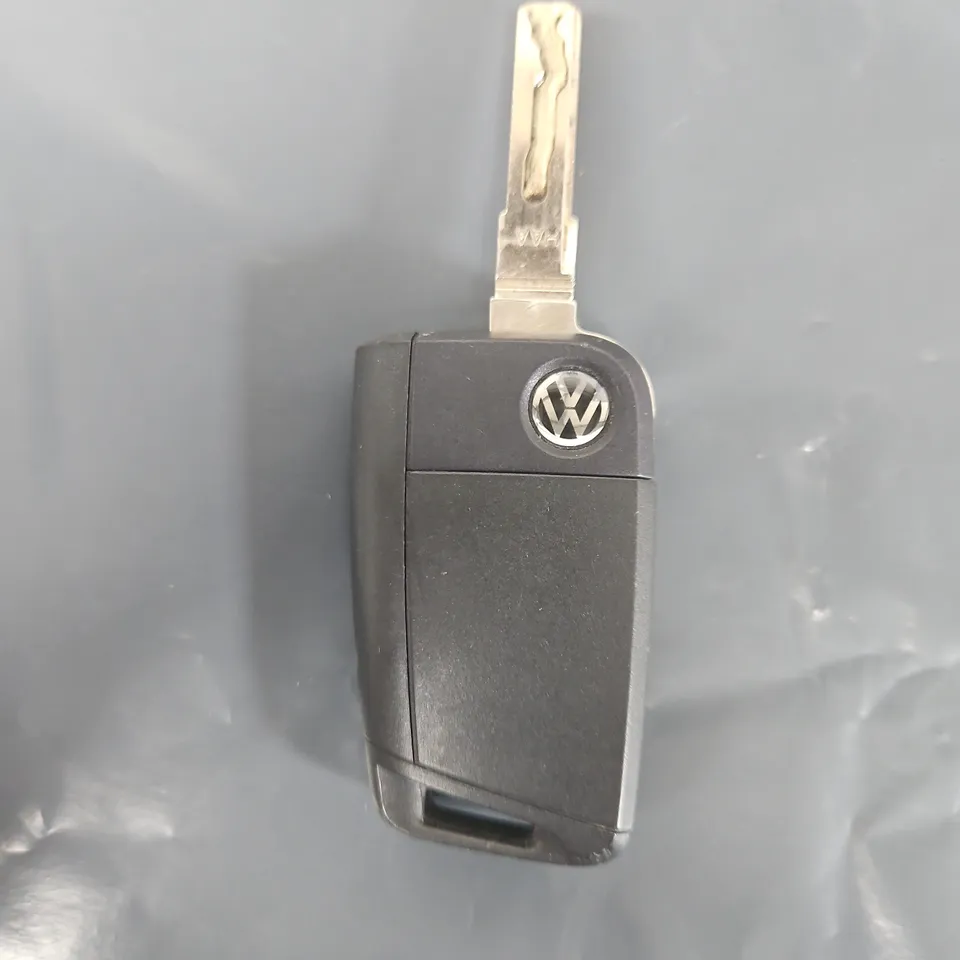 VOLKSWAGEN CAR KEY FOB WITH BLADE – VW LOGO 