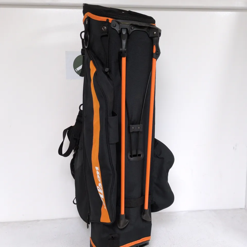WILSON GOLF BAG IN BLACK/ORANGE