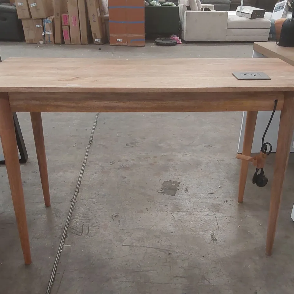 HOLLICE WRITING DESK COLOUR: ROUGH SAWN OAK