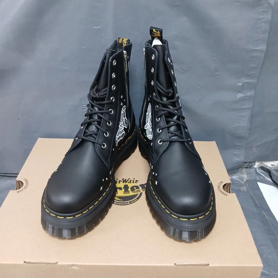 BOXED PAIR OF DR MARTENS JADON CM BOOTS IN BLACK - 10