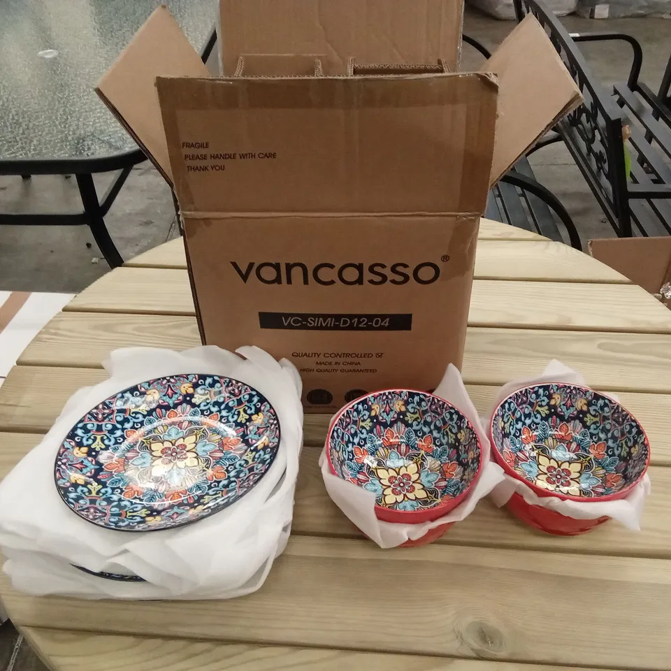 BOXED VANCASSO DINNER SET // 8 PLATES & 4 BOWLS