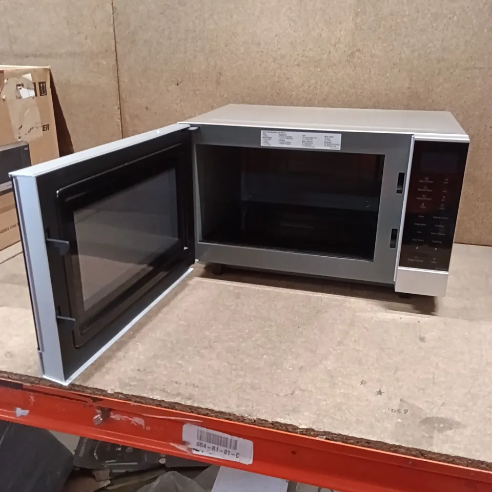 BOXED PANASONIC FLATBED MICROWAVE OVEN, NN-SF464MBPQ - SILVER