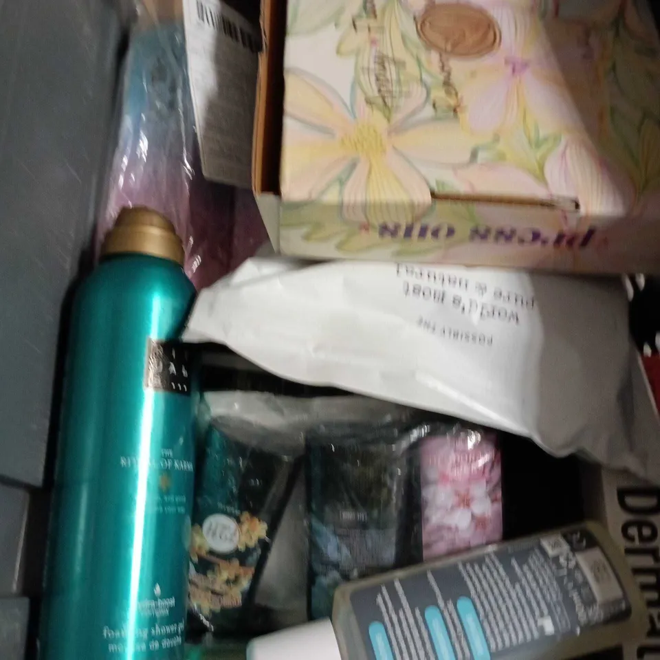 APPROXIMATEY 20 ASSORTED HEALTH AND BEAUTY PRODUCTS TO INCLUDE - CERAVE MOISTURISING LOTION - SOPA & GLORY BODY LOTION AND BALANCING ACT SCENTED CANDLE