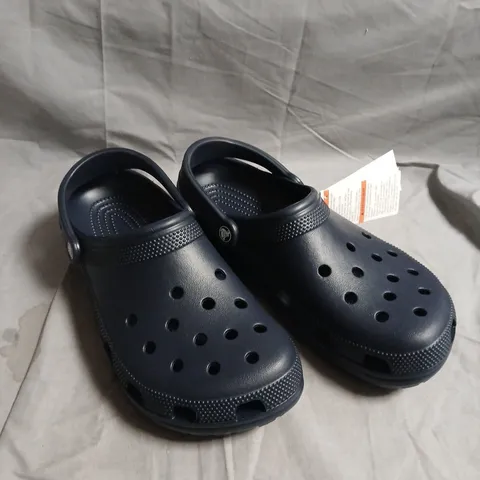 CROCS CLASSIC SLIP ON SANDALS - 8