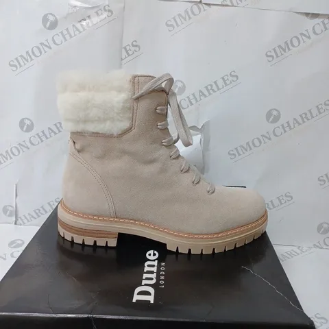 BOXED PAIR OF DUNE LONDON NATURAL-SUEDE SIZE 7 LACEUP BOOT