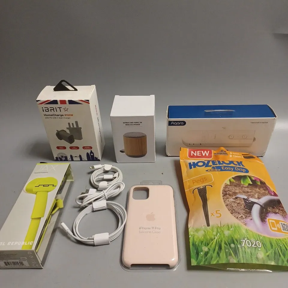 APPROXIMATELY 15 ASSORTED HOUSEHOLD/ELECTRICAL PRODUCTS TO INCLUDE WIRELESS BLUETOOTH SPEAKER, HOZELOCK EASY DRIP ATTACHMENT, CHARGING CABLES ETC 