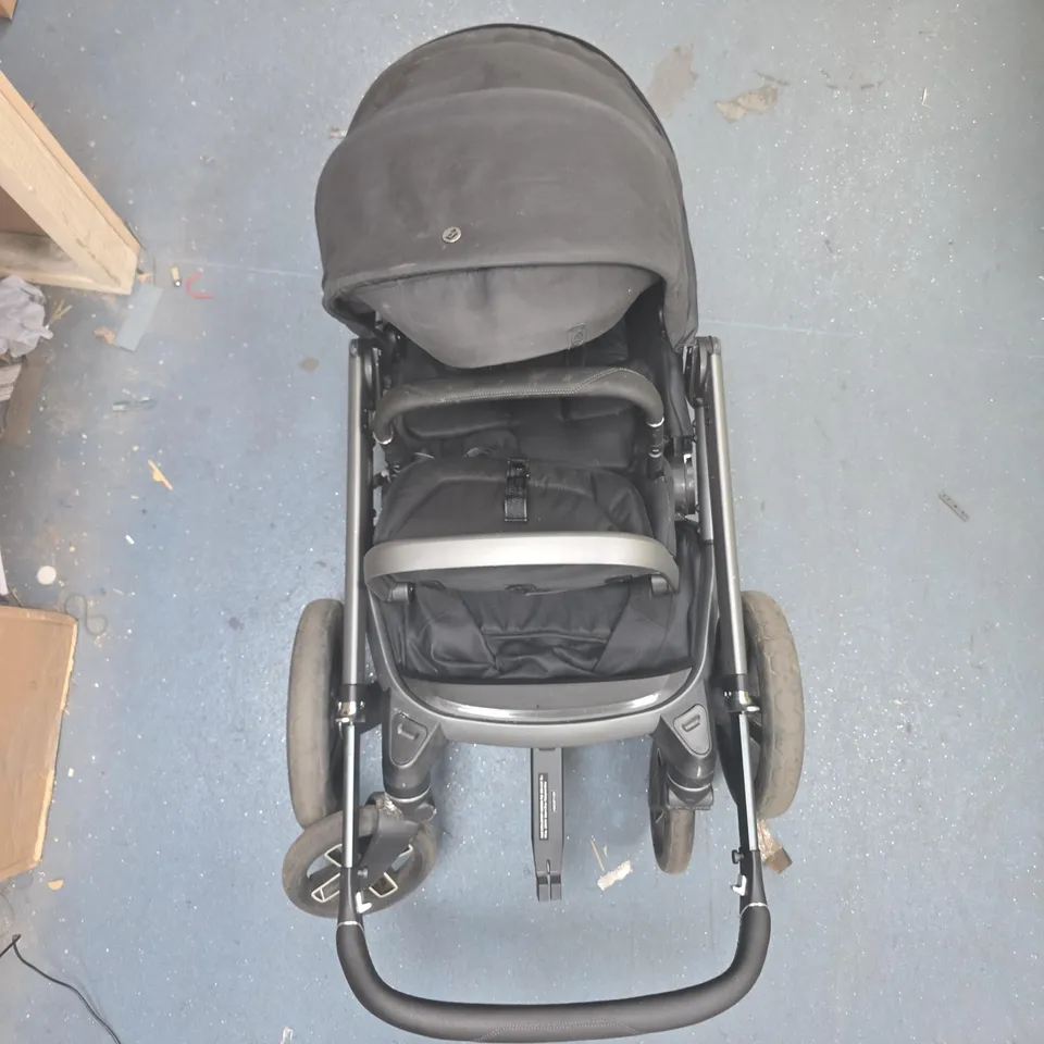 MAXICOSI STROLLER IN BLACK