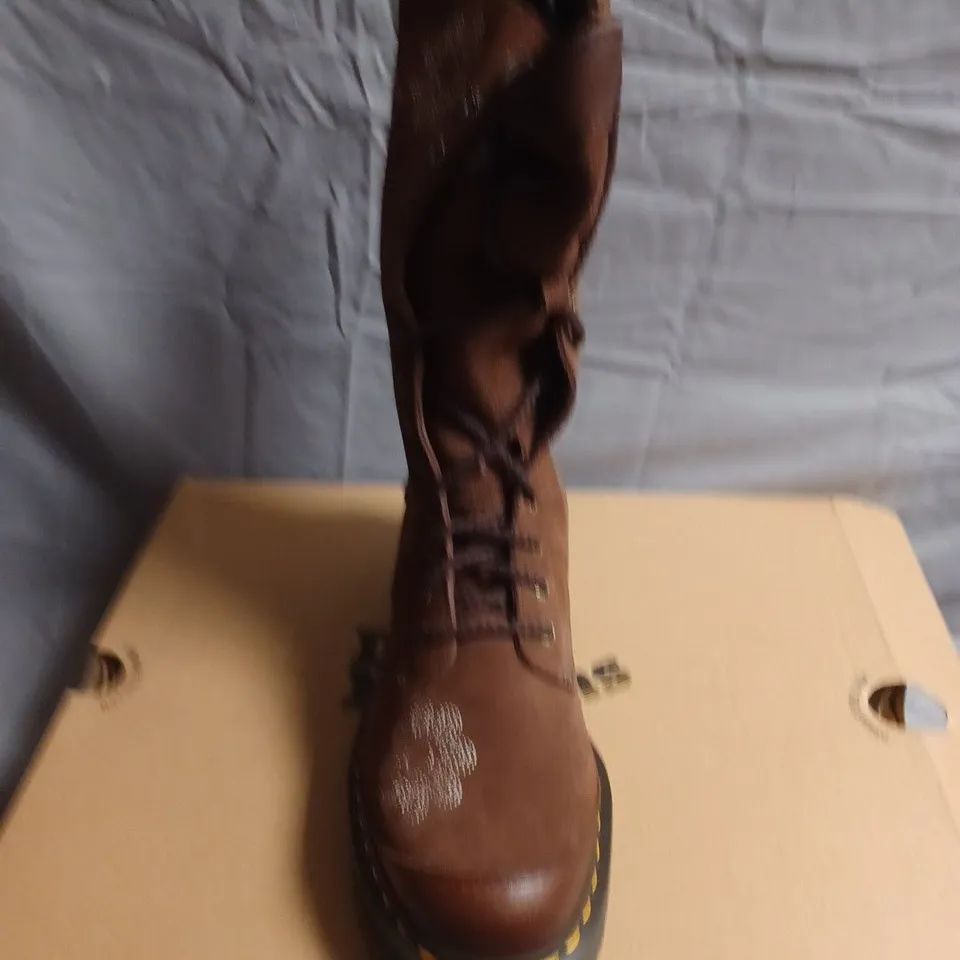 BOXED PAIR OF DR. MARTENS FLORAL EMBROIDERED LEATHER BOOTS – UK SIZE 7 