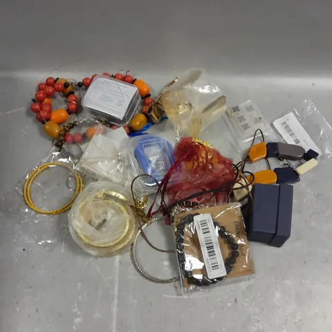 APPROXIMATELY 20 ASSORTED JEWELLERY PRODUCTS TO INCLUDE NECKLACES, RINGS, BRACELETS ETC