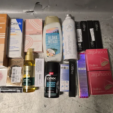 APPROXIMATELY 30 ASSORTED HEALTH AND BEAUTY ITEMS TO INCLUDE BALM FOUNDATION, FACIAL CLEANSER AND ARGAN INFUSED OIL
