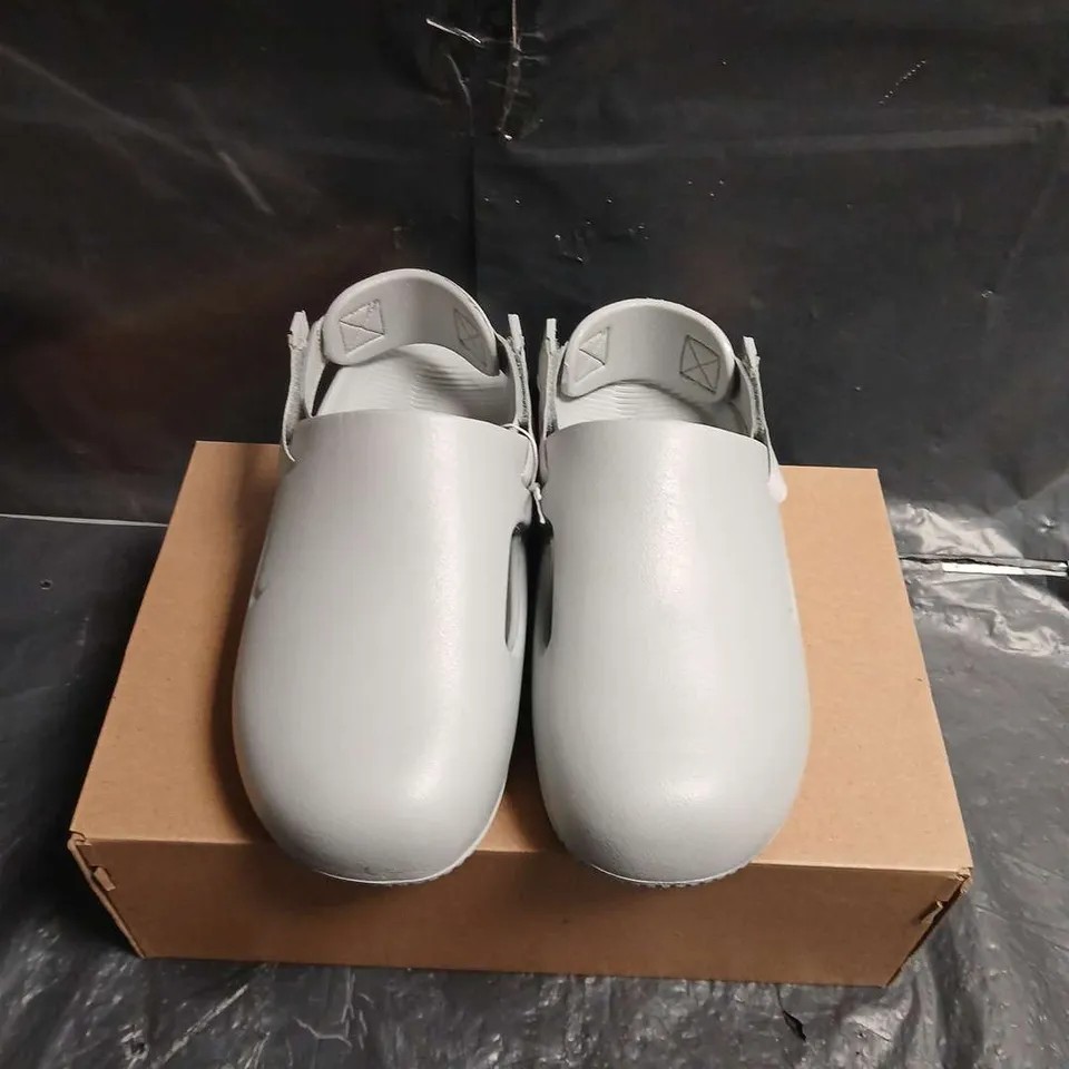 BOXED PAIR OF NIKE CALM MULE - LIGHT SMOKE GREY, UK 8 (MEN'S)