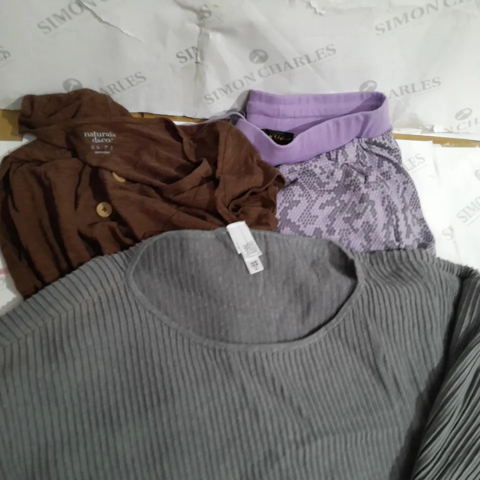 BOX OF APPROX 30 ASSORTED CLOTHING ITEMS TO INCLUDE - K&CO - WYNNE LAYERS - FRAN USHER ECT