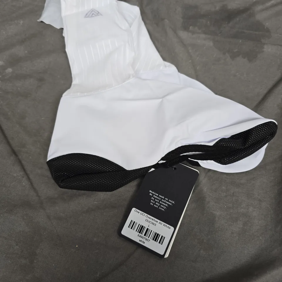 ONE UC OVERSHOE – ALL WHITE