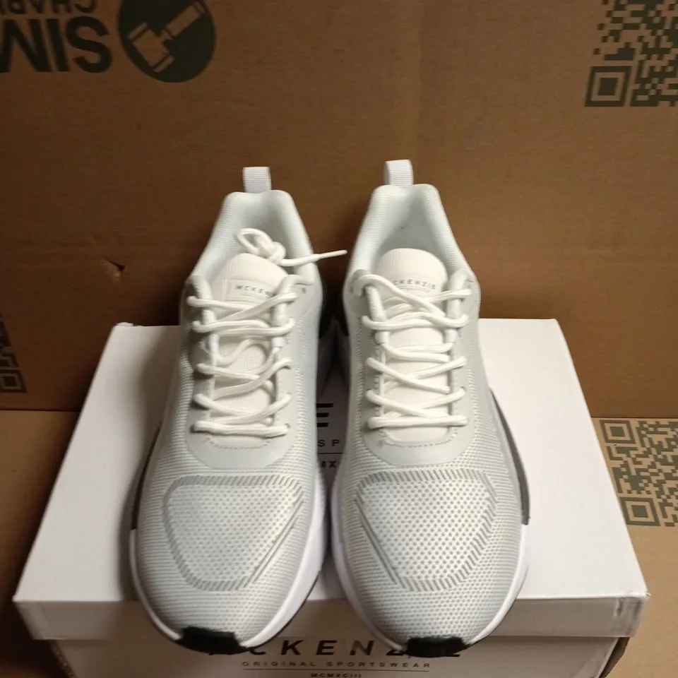 BOXED PAIR OF MCKENZIE WHITE SNEAKERS – UK SIZE 7