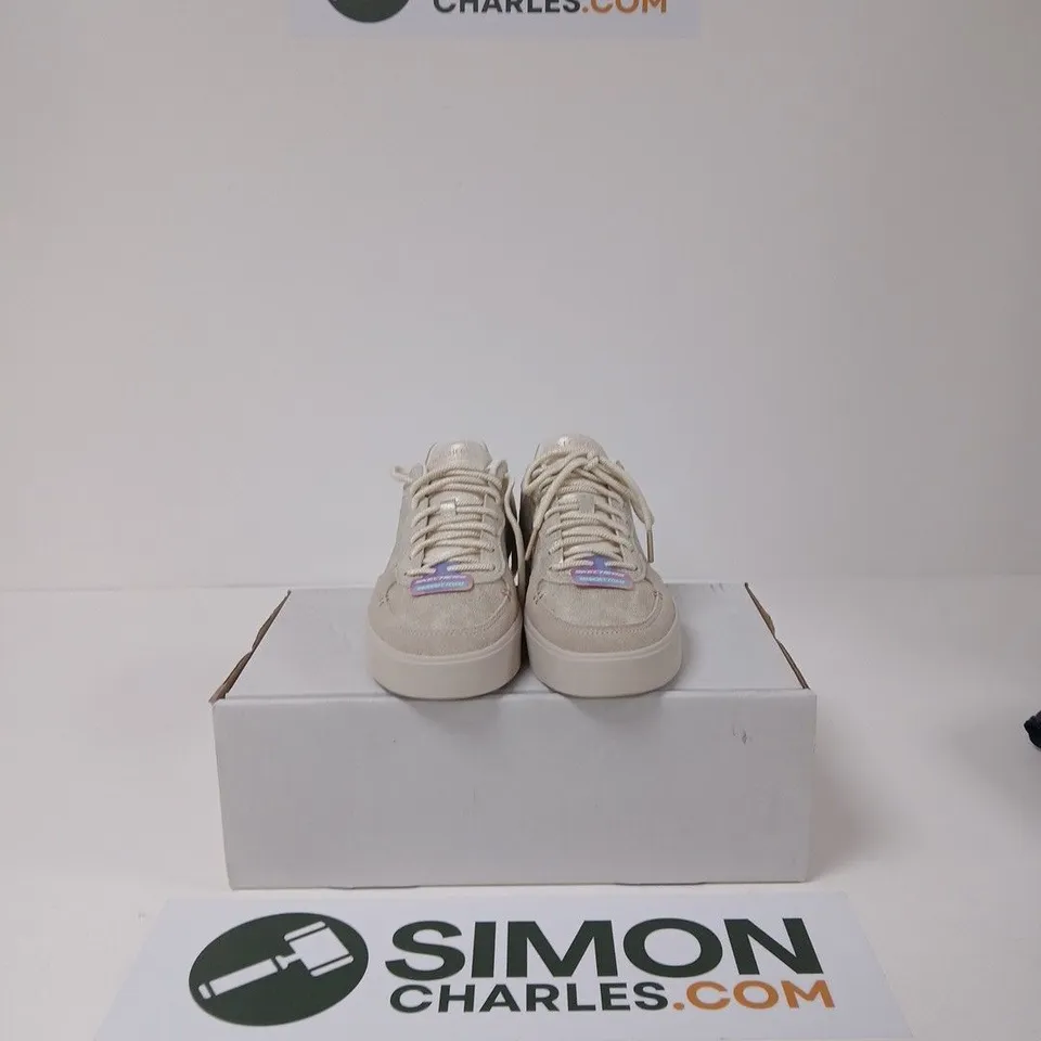 SKECHERS HILAND SHIMMER LACE UP TRAINER - NATURAL - UK 5.5