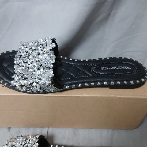 WHERES THAT FROM HEELBERRY WOMEN'S BLACK CRYSTAL-EMBELLISHED SLIDE SANDALS – UK 7