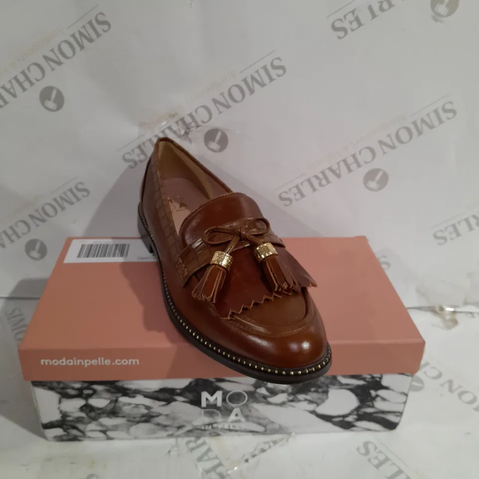 MODA IN PELLE KINSLEY TASSLE LOAFER SIZE 8