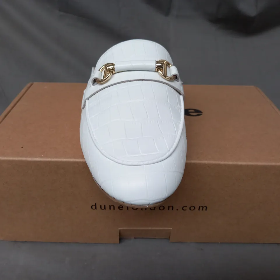 BOXED PAIR OF DUNE LONDON 803 GLOWIN SLIM SOLE SHOES IN WHITE CROC SIZE 5