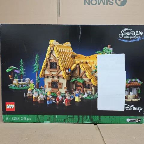LEGO DISNEY SNOW WHITE AND THE SEVEN DWARFSβ COTTAGE 43242