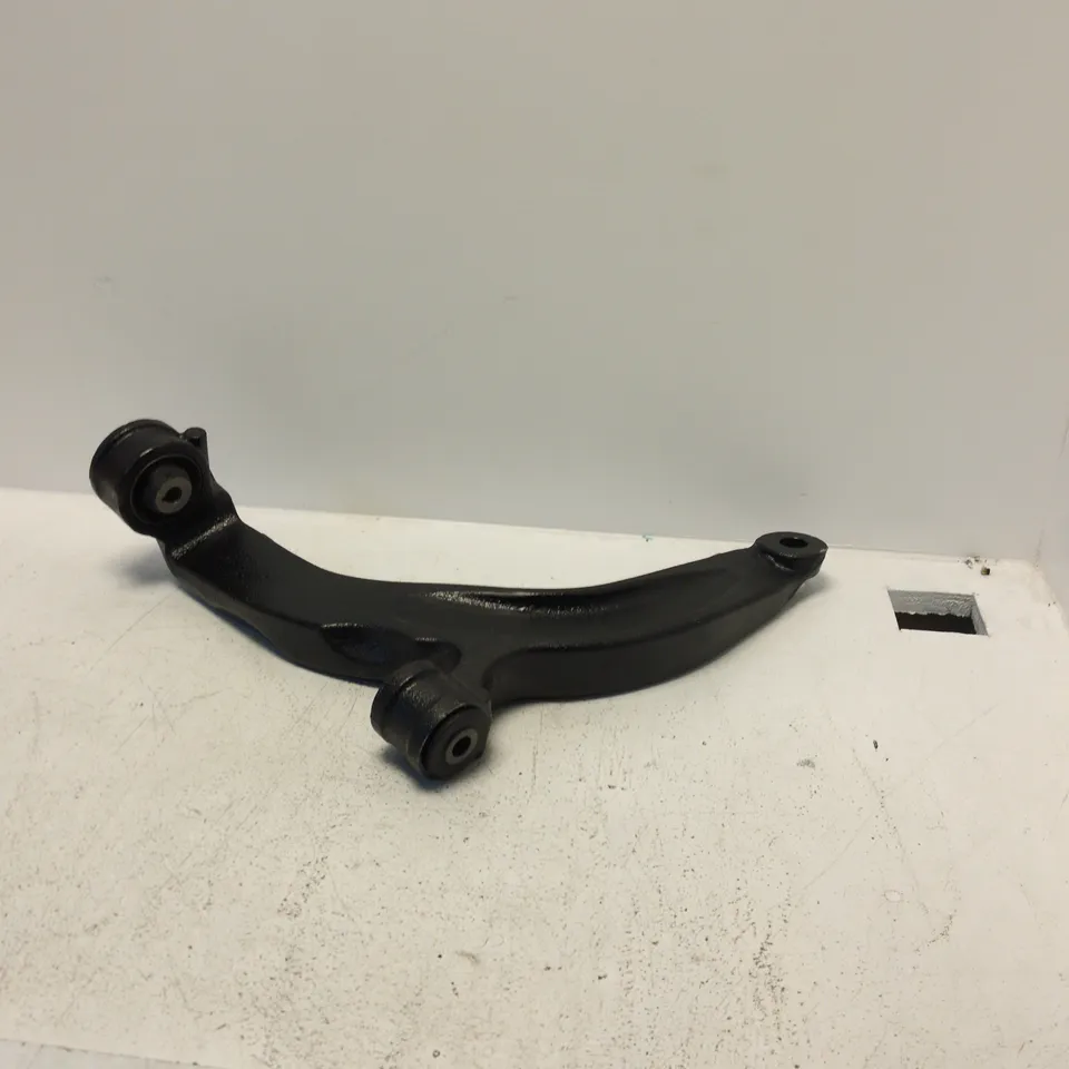 CAR SUSPENSION CONTROL ARM (DRIVE, REAR/FRONT UNKNOWN) – BLACK METAL