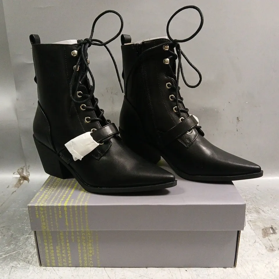 BOXED PAIR OF KOI HAWK POINTED COWBOY BOOTS IN BLACK SIZE UK 4