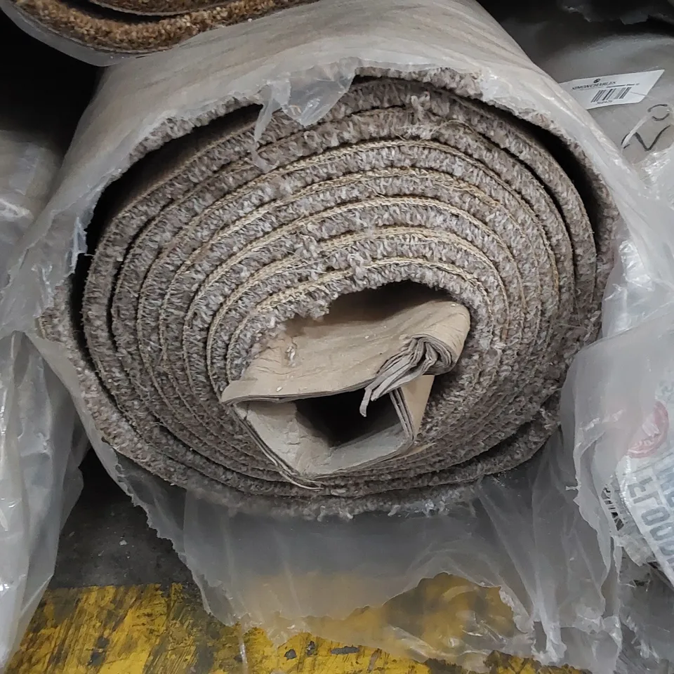 ROLL OF QUALITY CARPET // SIZE UNSPECIFIED 