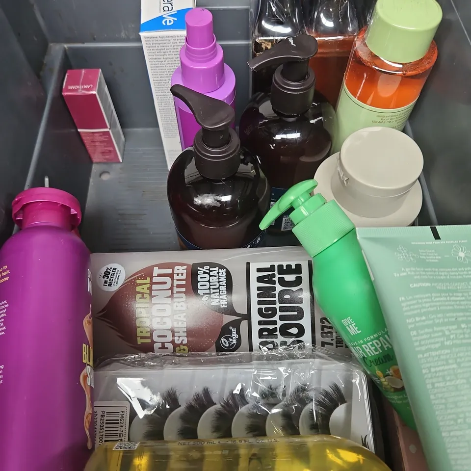 APPROXIMATEY 20 HEALTH AND BEAUTY PRODUCTS TO INCLUD - ORIGINAL SOURCE - SHINEBROWN - ROSEMARY OIL - ETC