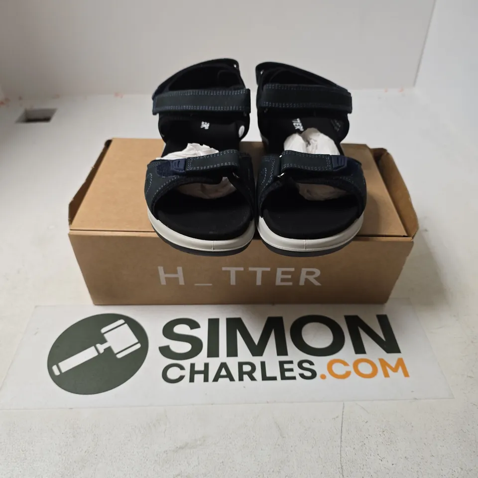 BOXED PAIR OF HOTTER WALK II EXTRA WIDE SANDALS IN NAVY - UK 6.5