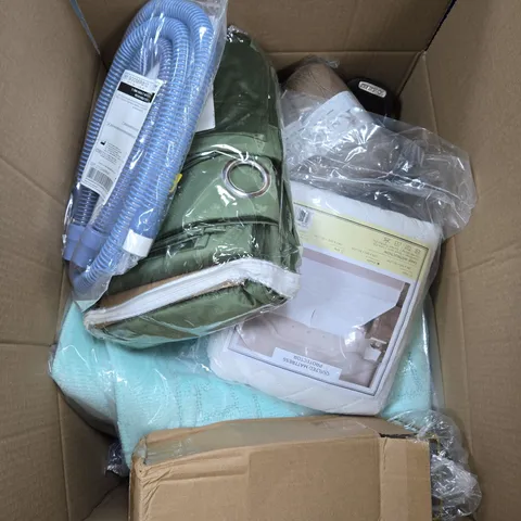 BOX OF APPROXIMATELY 15 ASSORTED HOUSEHOLD ITEMS TO INCLUDE CURTAINS, WOOL AND MATTRESS PROTECTOR