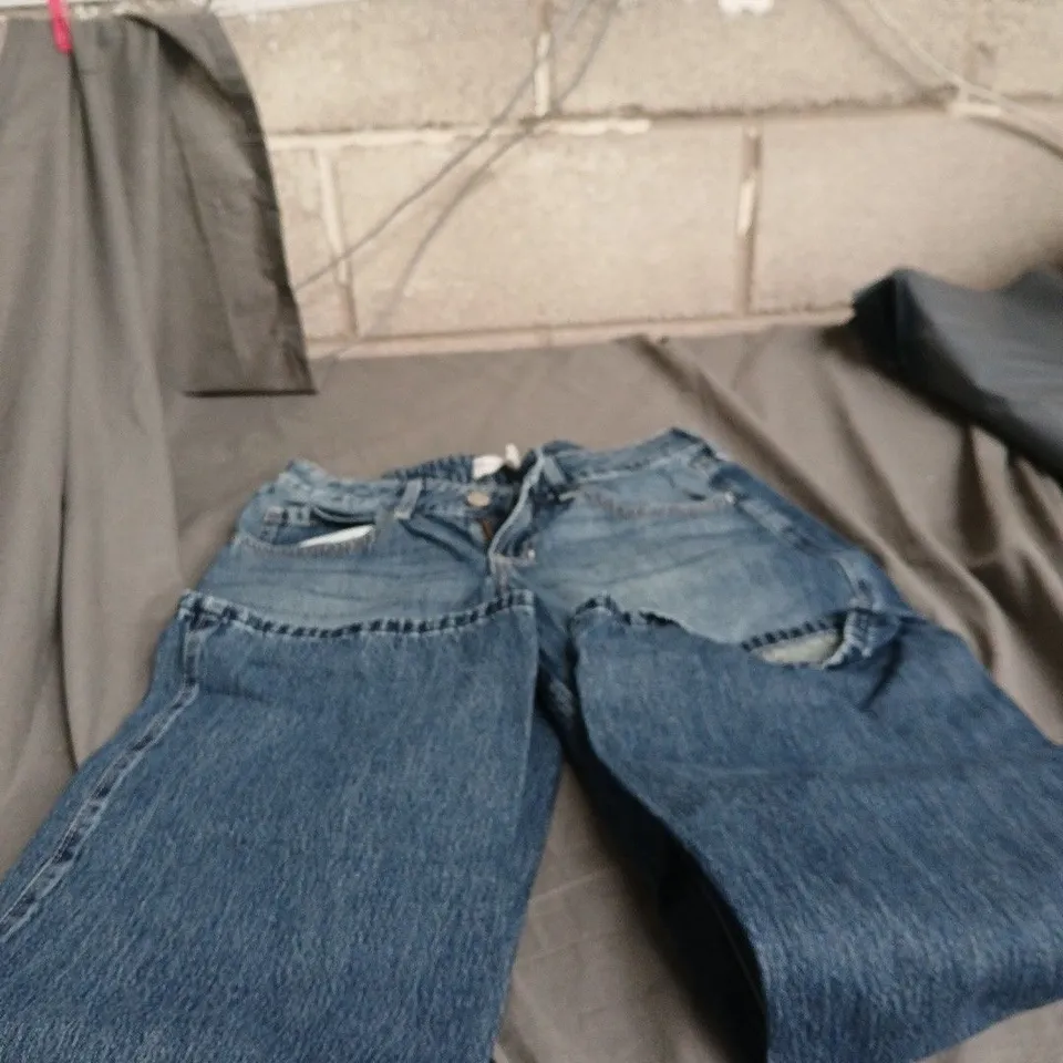 HOLLISTER WOMEN’S LOW-RISE BAGGY JEANS – UK 6 (US 26) – REGULAR 