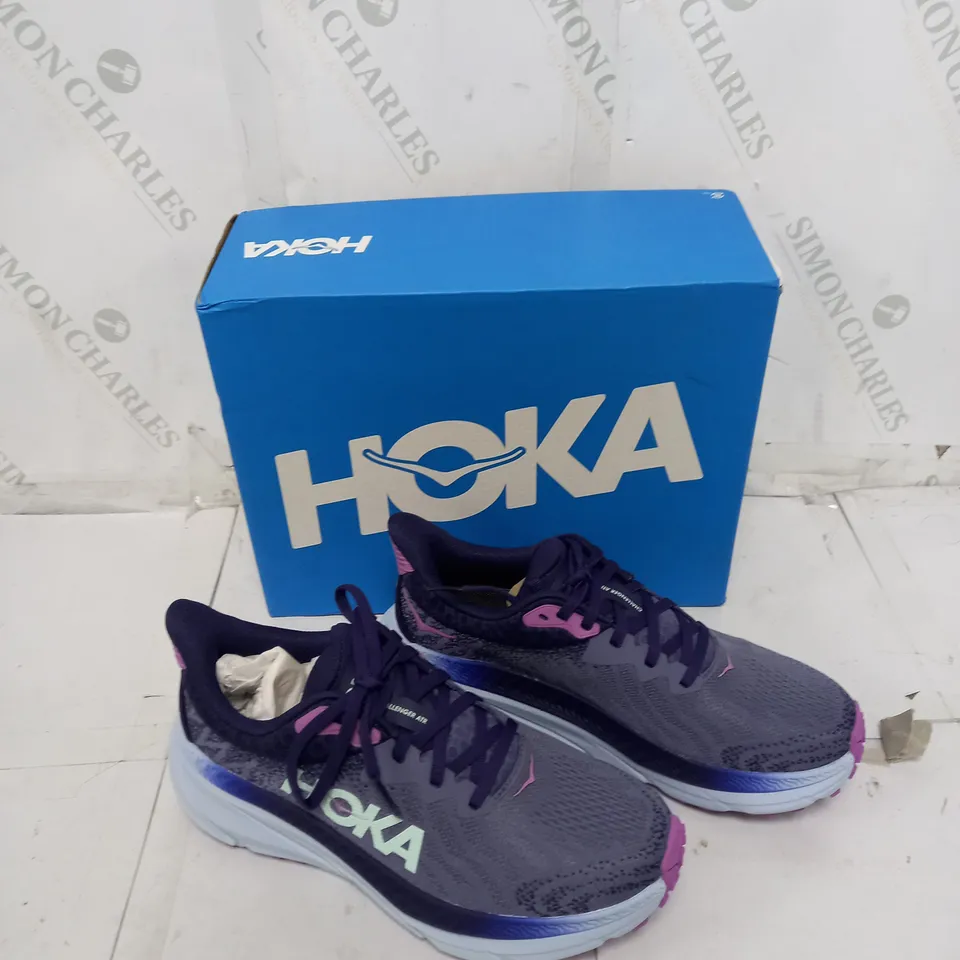 BOXED PAIR OF HOKA 1 CHALLENGER ATR 7 UK 6