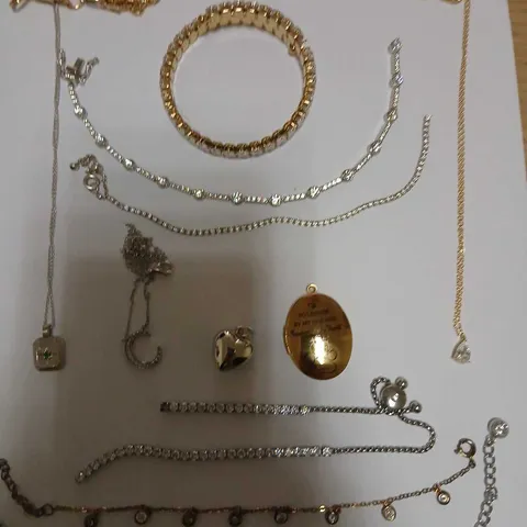 APPROXIMATELY 18 PIECES OF ASSORTED BRACELETS AND NECKLACES