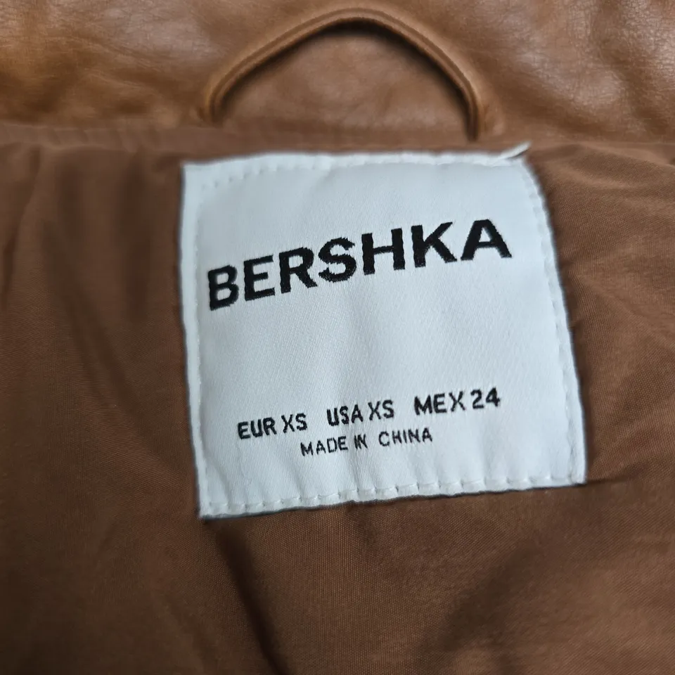 BERSHKA BROWN LEATHER-STYLE BOMBER JACKET – XS