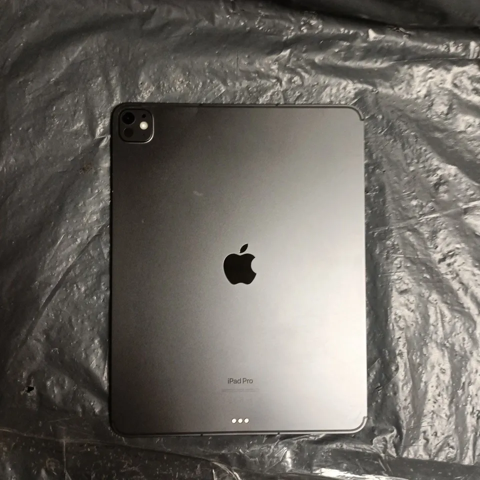APPLE IPAD PRO 13-INCH TABLET