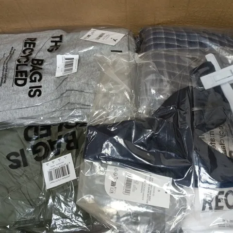 APPROXIMATELY 20 ASSORTED CLOTHING ITEMS IN VARIOUS SIZES, COLOURS & STYLES TO INCLUDE JACKSON UTILITY PANTS, BELLA STRAIGHT LEG PANTS, BIKINI BOTTOM, ETC
