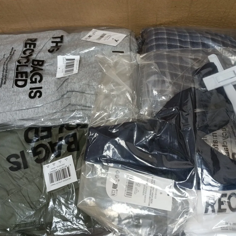 APPROXIMATELY 20 ASSORTED CLOTHING ITEMS IN VARIOUS SIZES, COLOURS & STYLES TO INCLUDE JACKSON UTILITY PANTS, BELLA STRAIGHT LEG PANTS, BIKINI BOTTOM, ETC