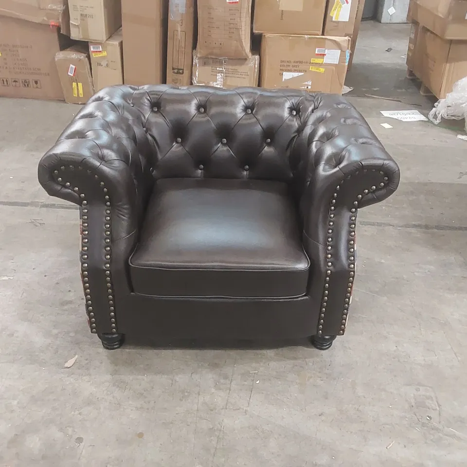 QUALITY DESIGNER VIZCARRONDO FAUX LEATHER ACCENT CHAIR
