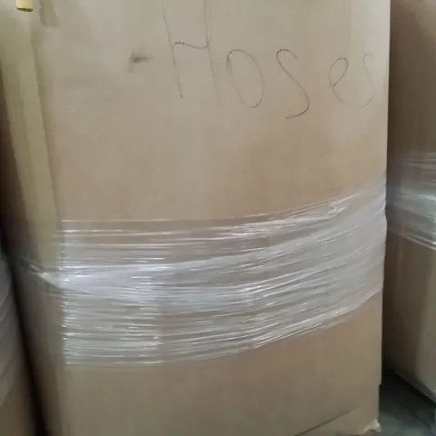 PALLET CONTAINING A LARGE QUANTITY OF HOSES 