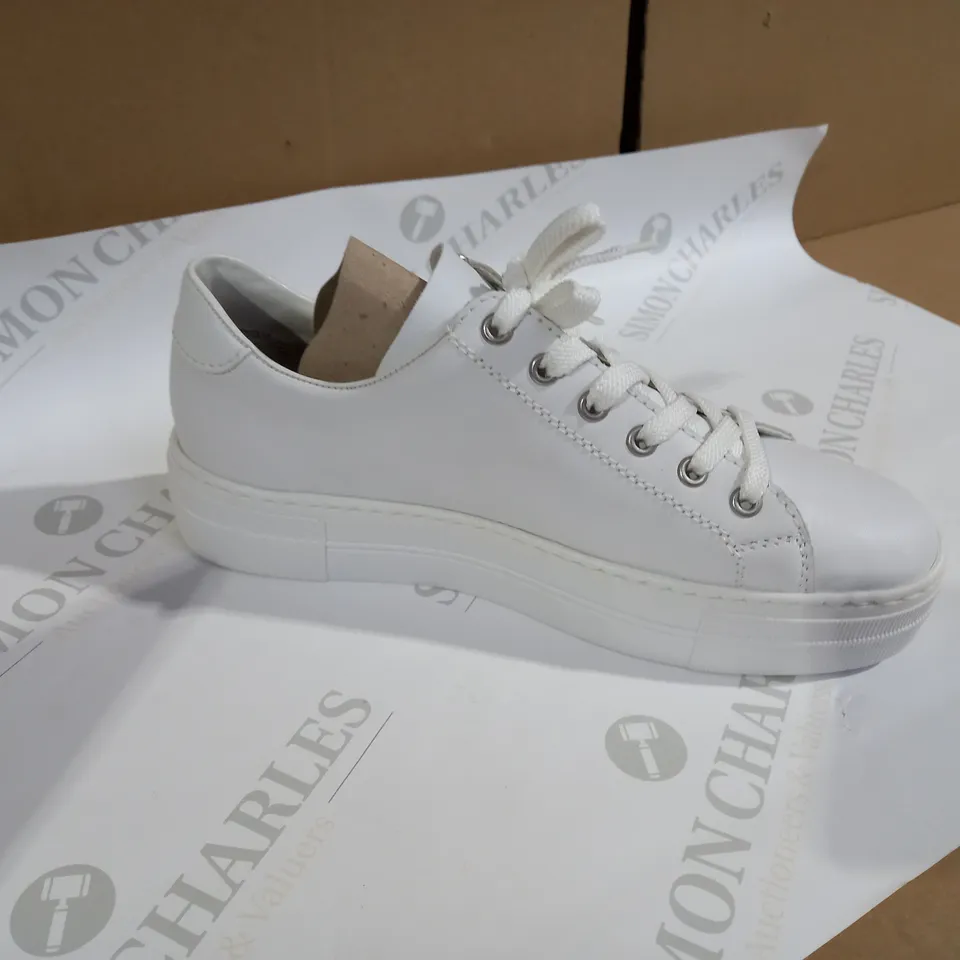 BOXED PAIR OF RIEKER ANTISTRESS ZIP TRAINER WHITE  - SIZE 6.5