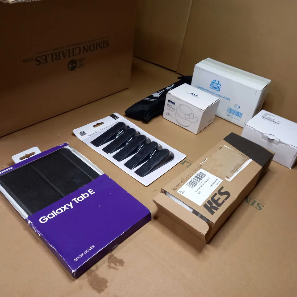 LOT OF APPROX 15 ASSORTED HOUSEHOLD ITEMS TO INCLUDE: ASSORTED BOX ITEMS, BLACK DOOR STOPS, SAMSUNG BOOK COVER