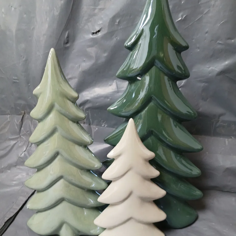 BOXED DESIGNER SET OF CERAMIC CHRISTMAS TREES RRP £22.99