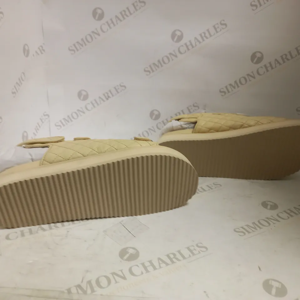 DESIGNER BEIGE REAL LEATHER SLIDER SIMPLY BE - NO SIZE 