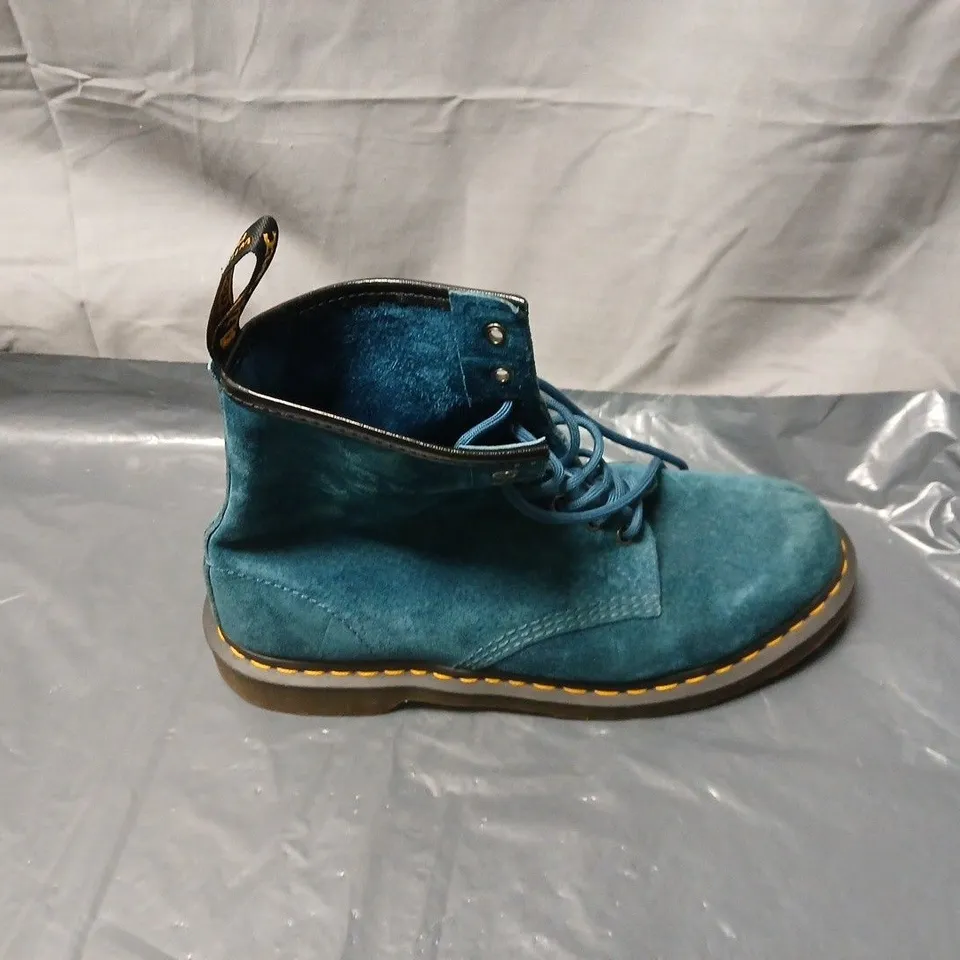 DR MARTENS TEAL SUEDE LACE-UP ANKLE BOOT – BLUE LACES, YELLOW WELT STITCHING SIZE UK10