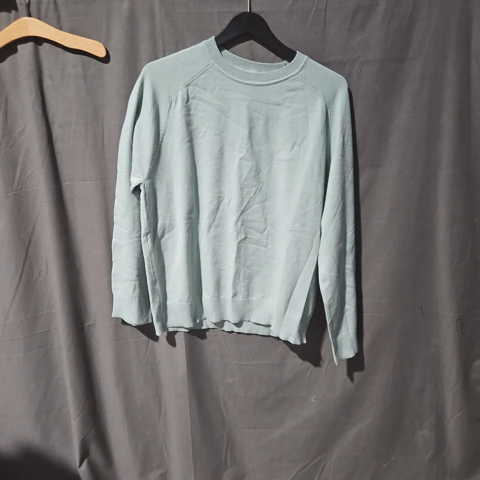 APPROXIMATLY 25 ITEMS INCLUDING TOP JUMPERS PJS ECT 